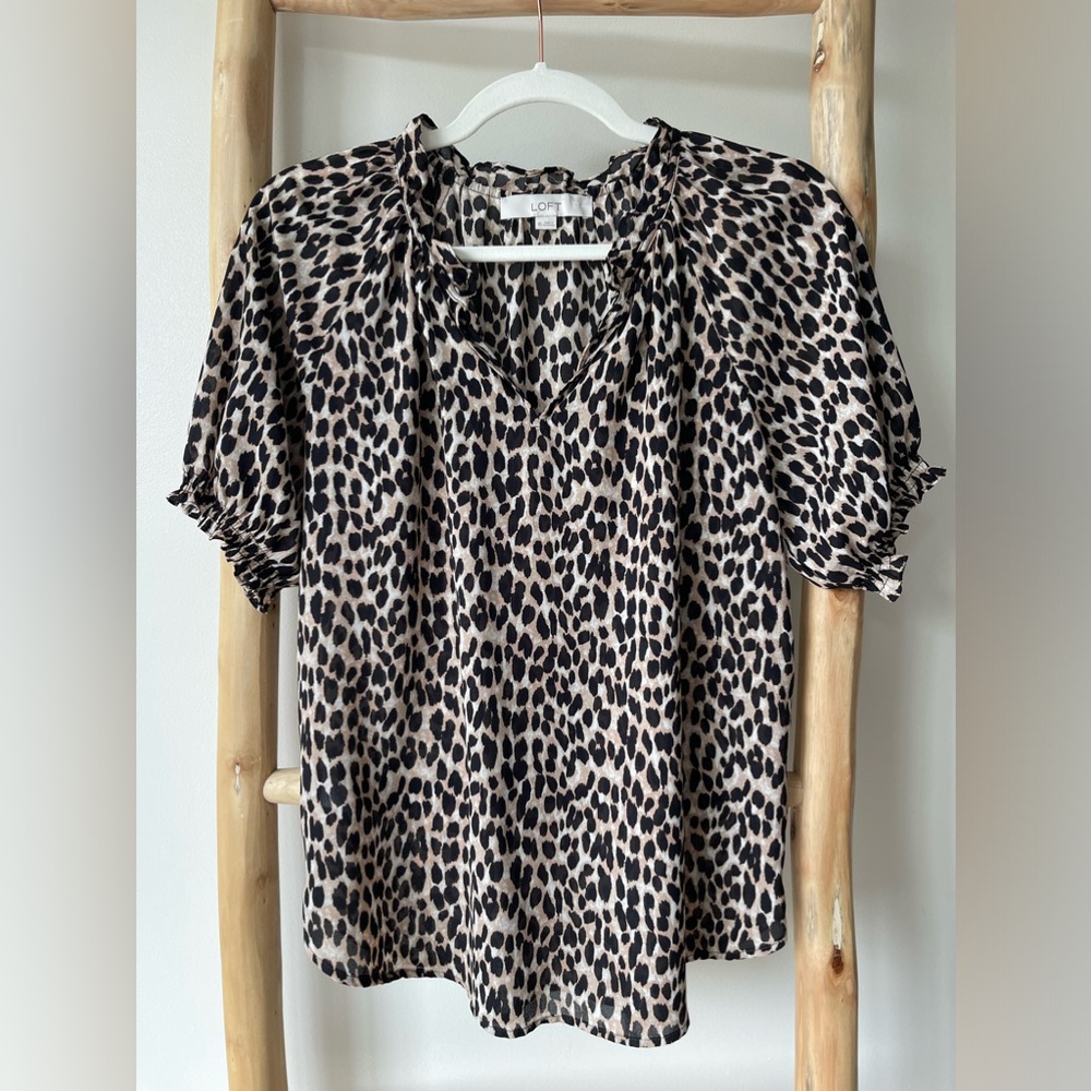 LOFT Cheetah Print V Neck Ruffle Collar Short Sleeve Blouse Lightweight Top XS